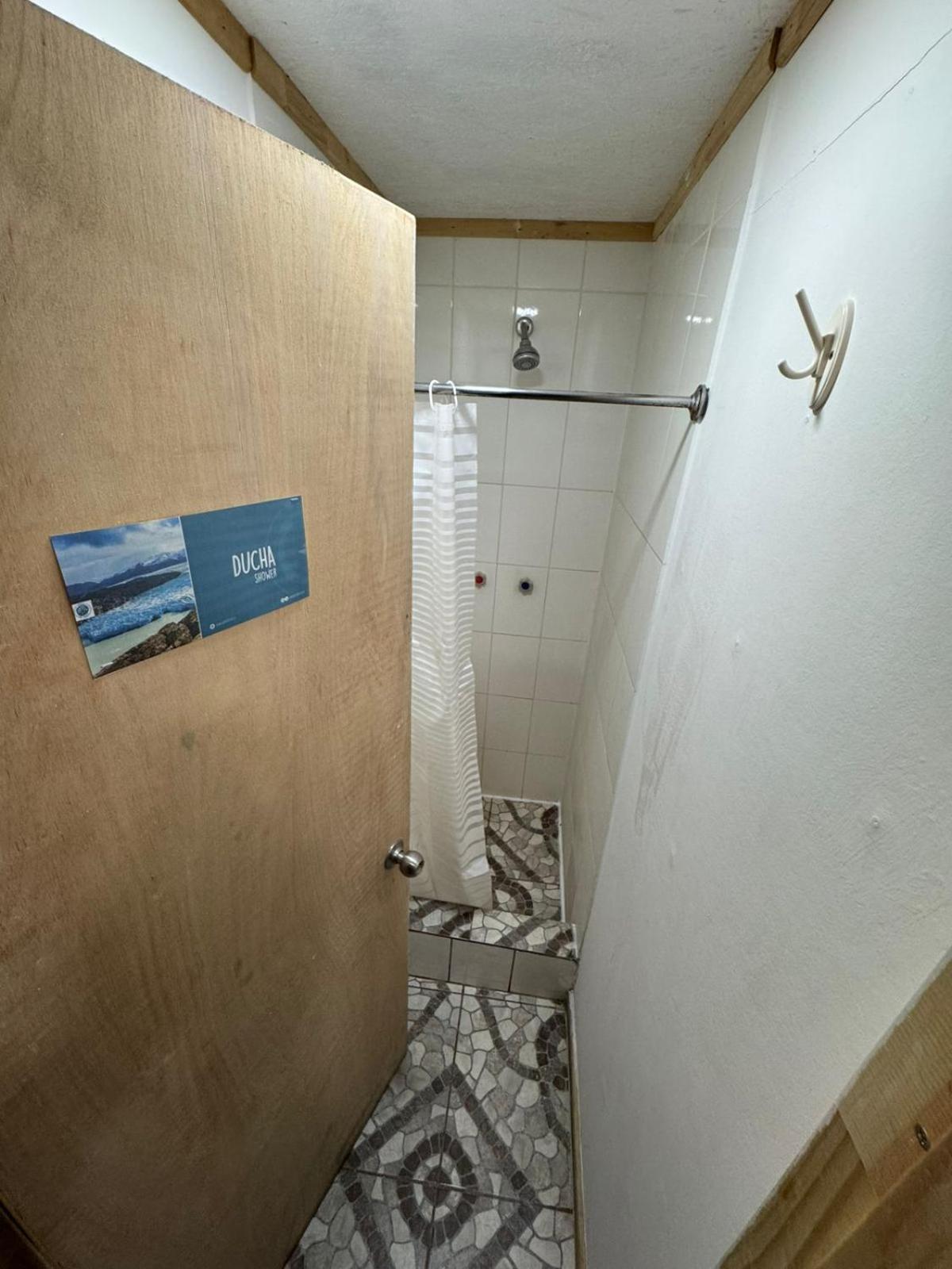 بويرتو ناتالز World'S End Hostal المظهر الخارجي الصورة